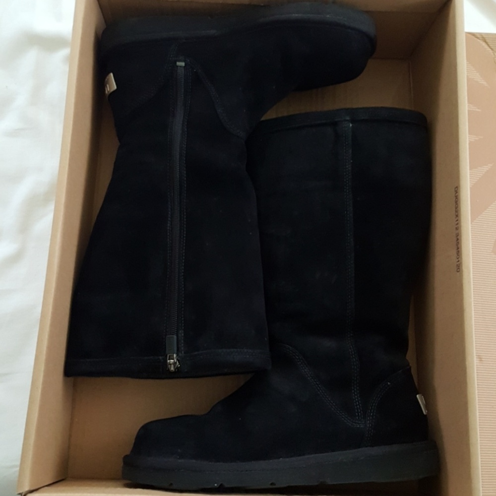 UGG Kenley tall zip boot black sz 8